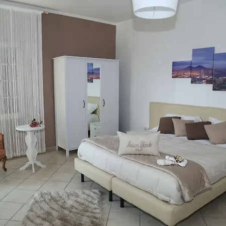 Nocleg ze śniadaniem Maison Blanche 4*