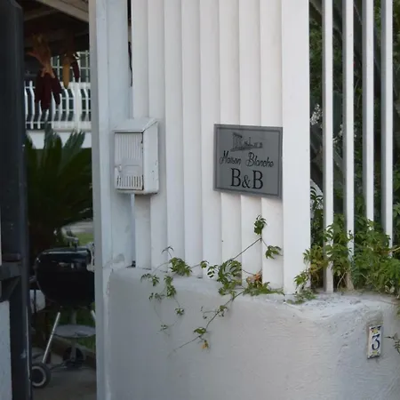 Maison Blanche Bed & Breakfast 3*